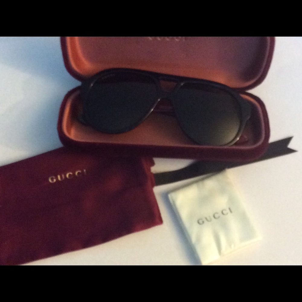 Authentic Gucci Aviator Sunglasses and Velvet Case - Picture 2 of 12